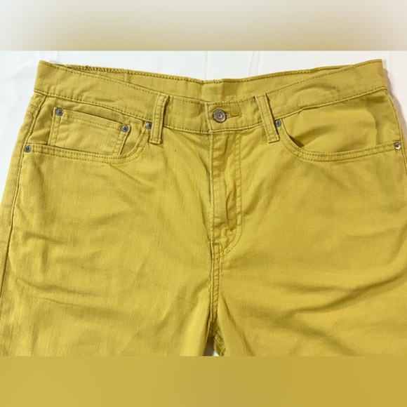 LEVI'S 508 Mustard Yellow Flat Front Shorts size 34 - Picture 3 of 9